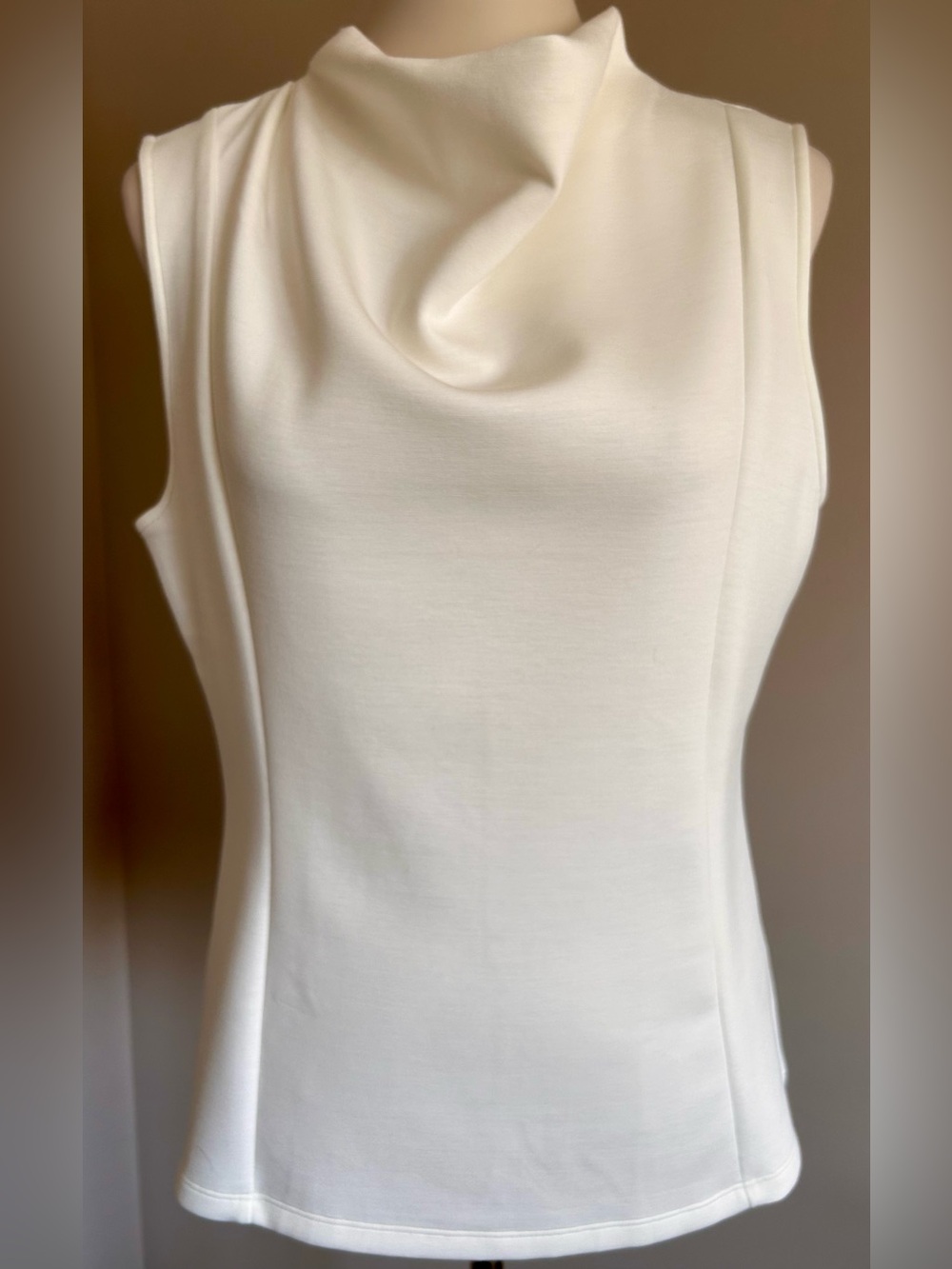 Banana Republic Cowl Neck Sleeveless Shell in Snow Day- Like New
